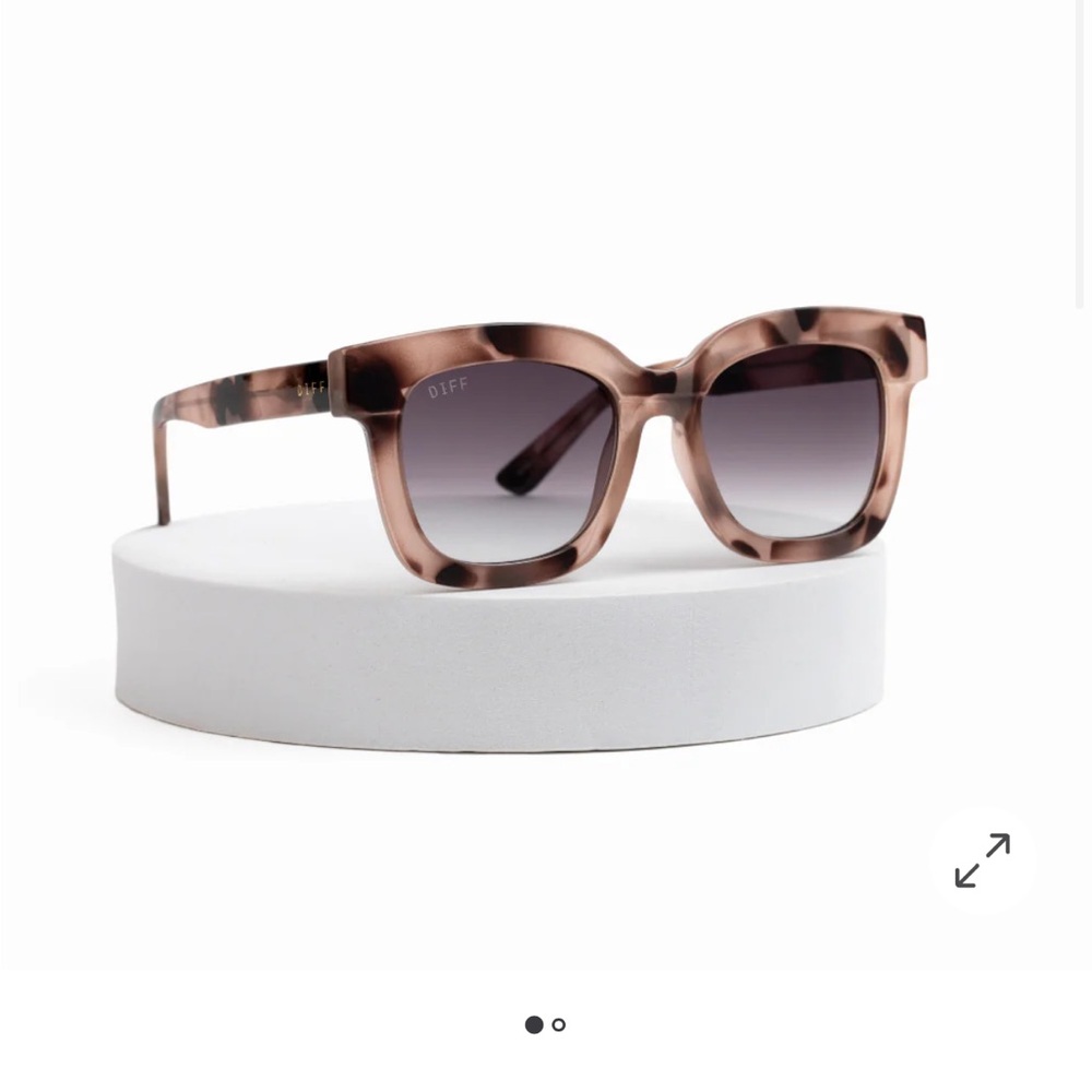 Diff Eyewear Makay Sunglasses in cream Tortoise/Grey gradient